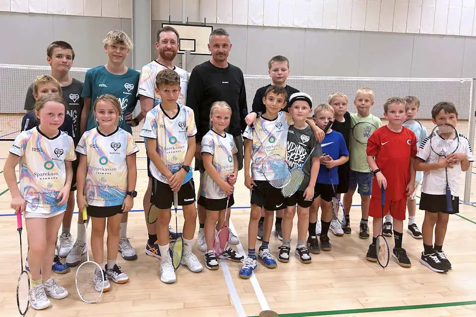 Der perfekte Aufschlag für Erfolg: NOVAPOR unterstützt Vinding Badminton Club in Vejle